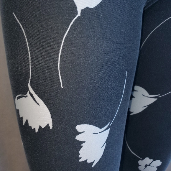 Fabletics salar Capri leggings - Picture 7 of 10